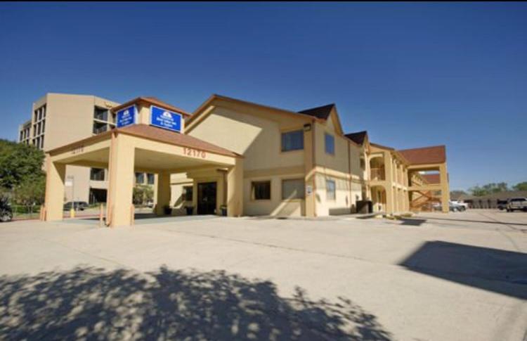 Americas Best Value Inn and Suites Houston/Northwest Brookhollow - image 2