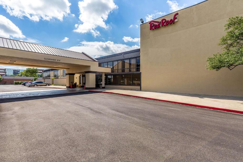 Red Roof Inn PLUS+ & Suites Houston – IAH Airport SW - main image