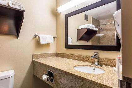 Red Roof Inn PLUS+ & Suites Houston – IAH Airport SW - image 10