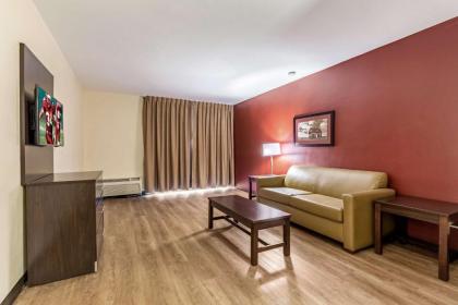 Red Roof Inn PLUS+ & Suites Houston – IAH Airport SW - image 12