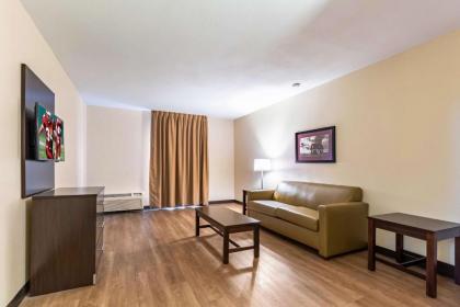 Red Roof Inn PLUS+ & Suites Houston – IAH Airport SW - image 13