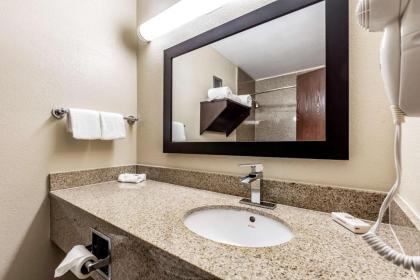 Red Roof Inn PLUS+ & Suites Houston – IAH Airport SW - image 3