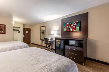 Red Roof Inn PLUS+ & Suites Houston – IAH Airport SW - image 7