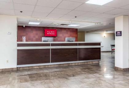 Red Roof Inn PLUS+ & Suites Houston – IAH Airport SW - image 8