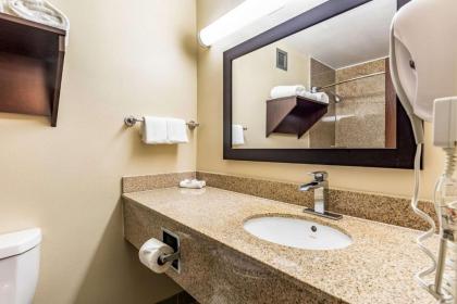 Red Roof Inn PLUS+ & Suites Houston – IAH Airport SW - image 9