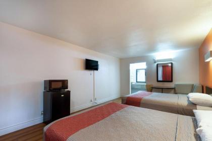 Motel 6-Houston TX - East - image 13