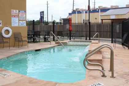 Comfort Suites Near Texas Medical Center - NRG Stadium - image 19