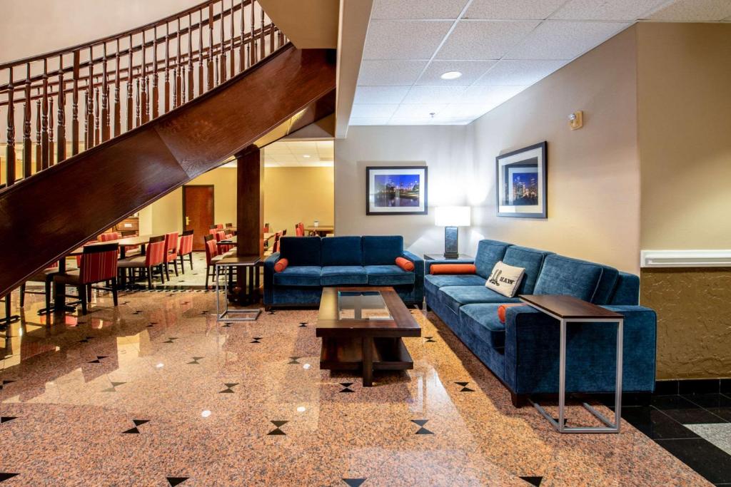 Comfort Suites Near Texas Medical Center - NRG Stadium - image 2