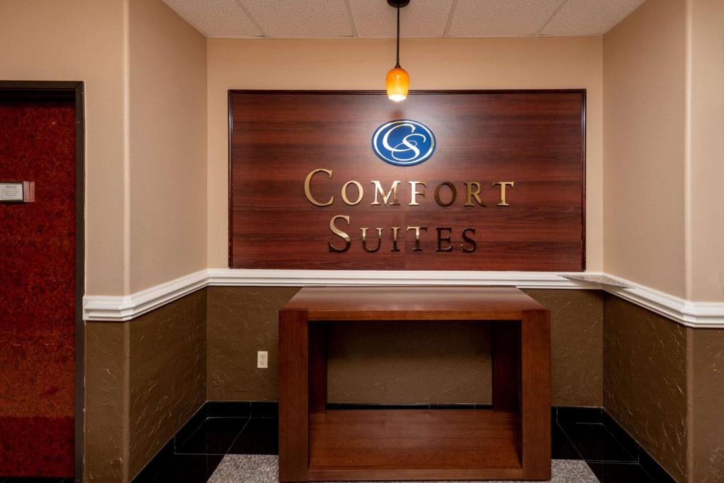 Comfort Suites Near Texas Medical Center - NRG Stadium - image 6