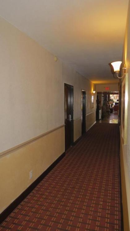 Great Value Inn Houston/Galleria - image 12