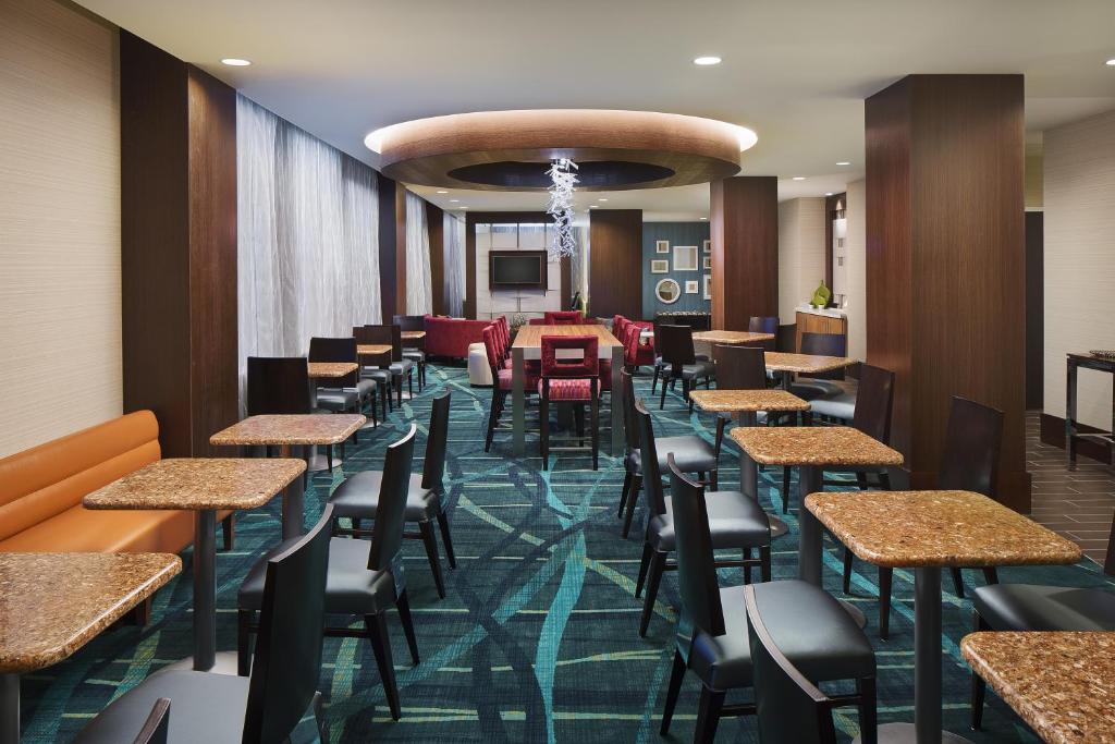 SpringHill Suites by Marriott Houston Downtown/Convention Center - image 6