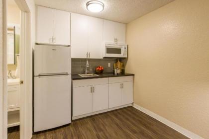 InTown Suites Extended Stay Houston/Stuebner Airline Rd - image 11