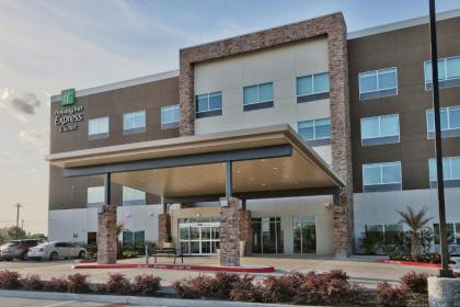 Holiday Inn Express & Suites - Houston East - Beltway 8 an IHG Hotel - image 10