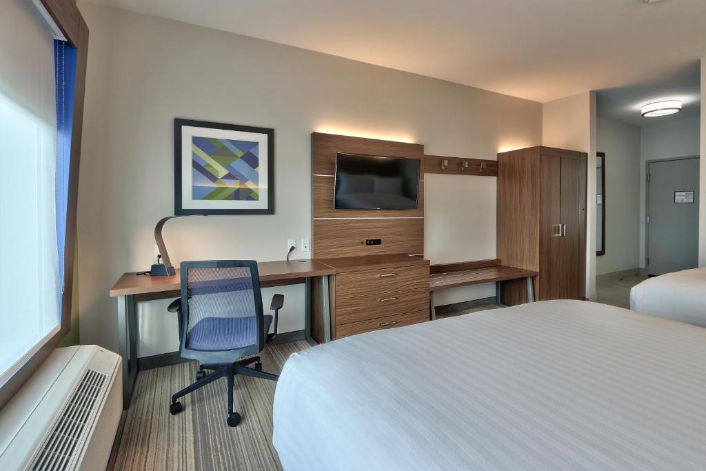 Holiday Inn Express & Suites - Houston East - Beltway 8 an IHG Hotel - image 4