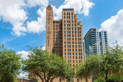 Cambria Hotel Houston Downtown Convention Center - image 1