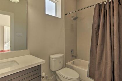 Central Houston Townhouse - 1 Mi to Downtown! - image 16