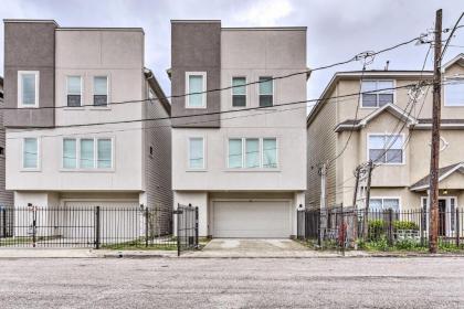 Central Houston Townhouse - 1 Mi to Downtown! - image 2