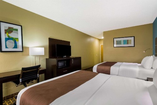 Quality Inn - image 10