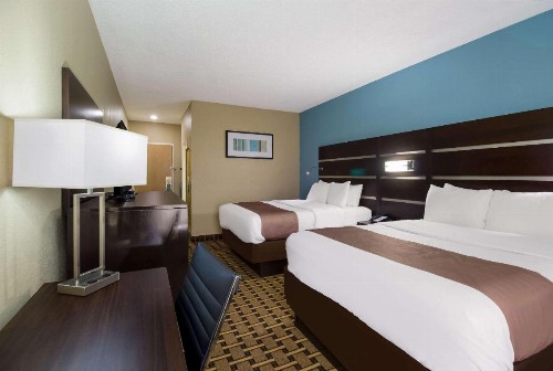 Quality Inn - image 12