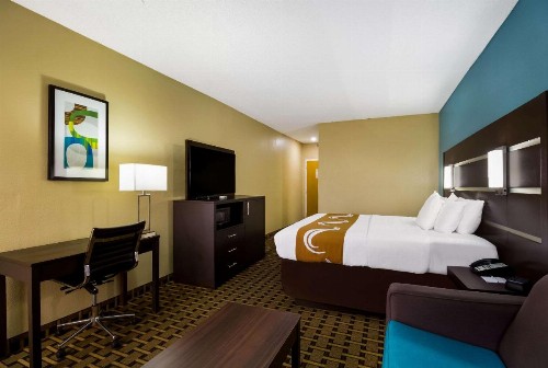 Quality Inn - image 15