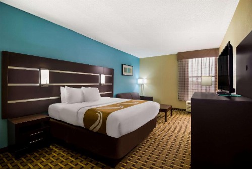 Quality Inn - image 18