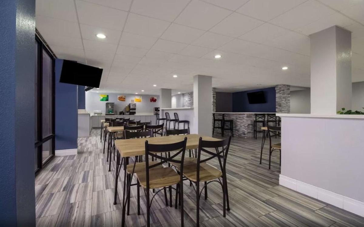 Quality Inn - image 2