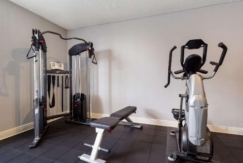 Quality Inn - image 20