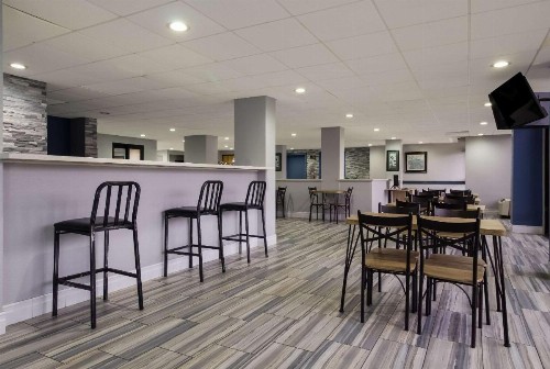 Quality Inn - image 25