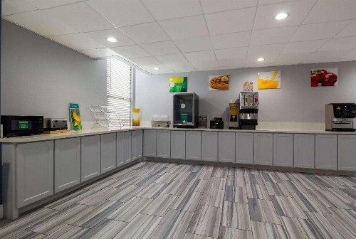 Quality Inn - image 26