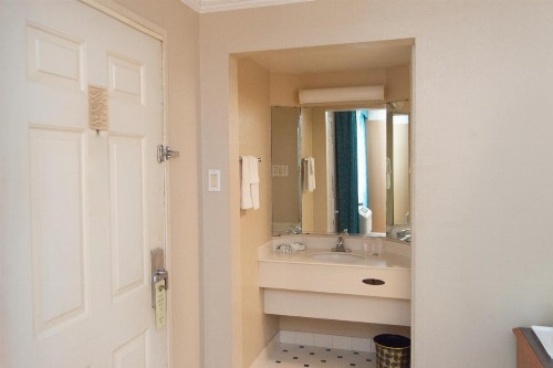 America's Inn Houston - image 5