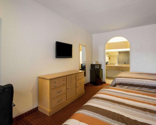 Scottish Inn & Suites IAH West - image 24