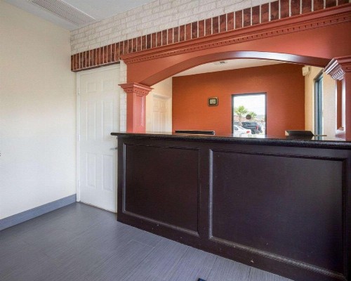 Scottish Inn & Suites IAH West - image 25