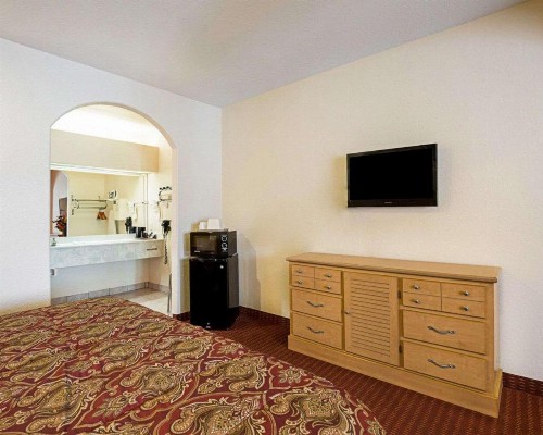 Scottish Inn & Suites IAH West - image 28