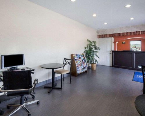 Scottish Inn & Suites IAH West - image 30