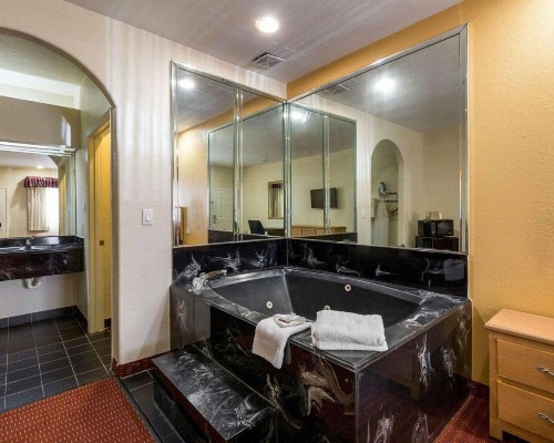 Scottish Inn & Suites IAH West - image 31