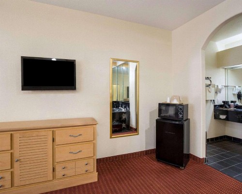 Scottish Inn & Suites IAH West - image 34