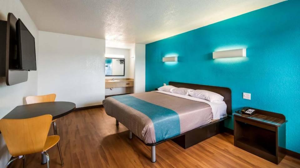 Motel 6 Houston TX FM 1960 Bammel - image 6