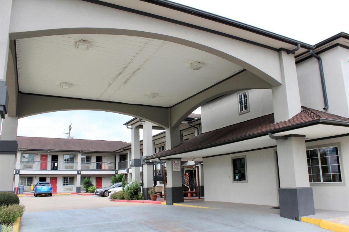 Moonlight Inn and Suites - image 5