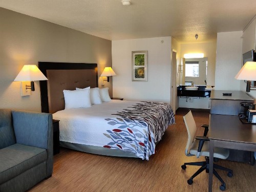 Red Roof Inn Houston - Jersey Village - image 9