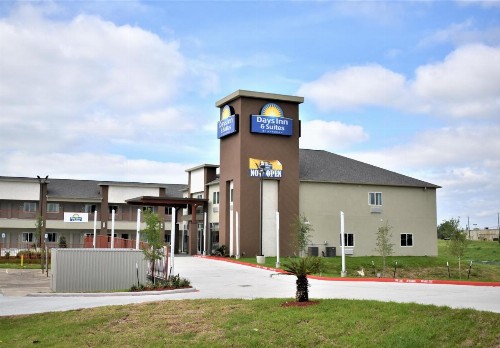 Days Inn & Suites by Wyndham Downtown/University of Houston - image 27