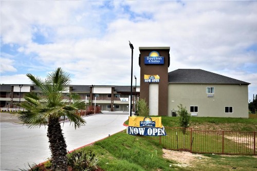 Days Inn & Suites by Wyndham Downtown/University of Houston - image 32