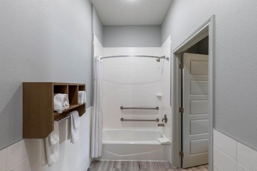 Days Inn & Suites by Wyndham Downtown/University of Houston - image 37