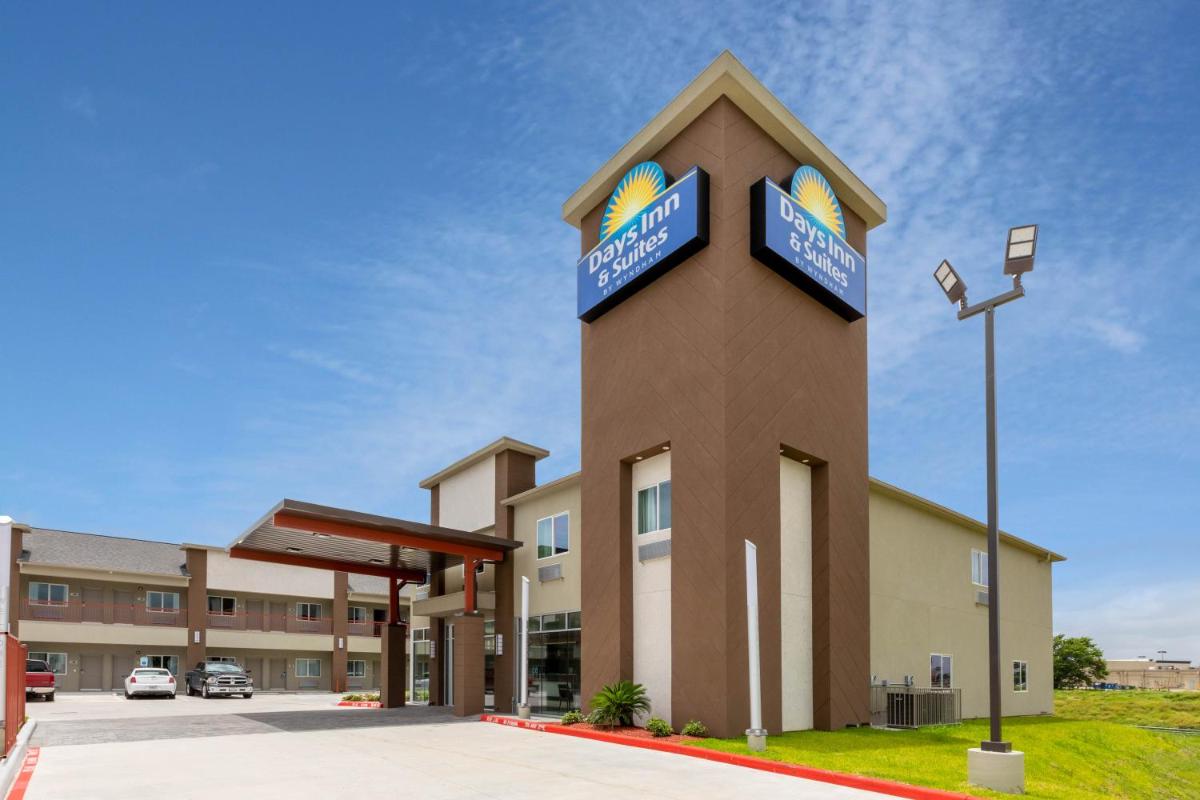 Days Inn & Suites by Wyndham Downtown/University of Houston - image 4
