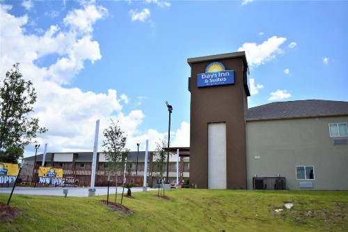 Days Inn & Suites by Wyndham Downtown/University of Houston - image 41