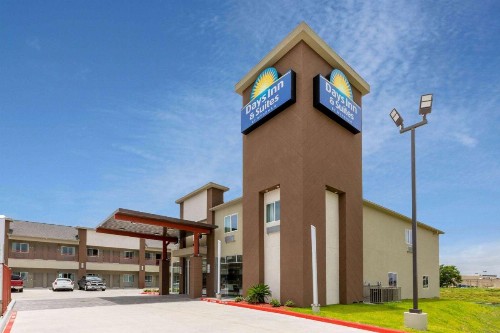 Days Inn & Suites by Wyndham Downtown/University of Houston - image 43