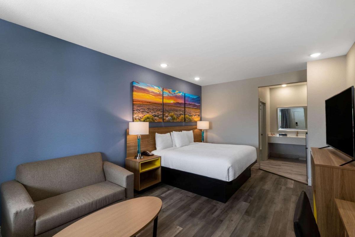Days Inn & Suites by Wyndham Downtown/University of Houston - image 5