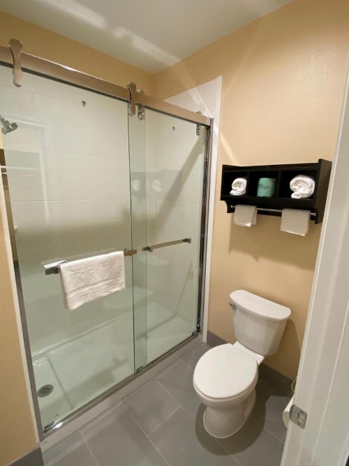 Scottish Inn & Suites Houston Willowbrook - image 3