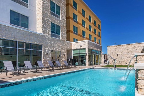 Fairfield Inn & Suites Houston Memorial City Area - image 29