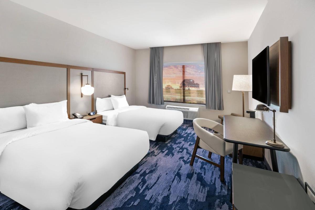 Fairfield Inn & Suites Houston Memorial City Area - image 5