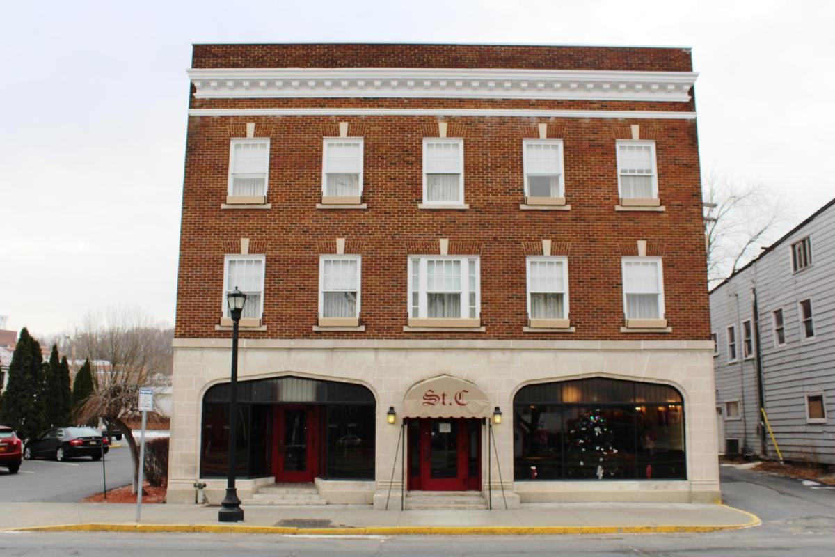 St. Charles Hotel - Hudson - main image